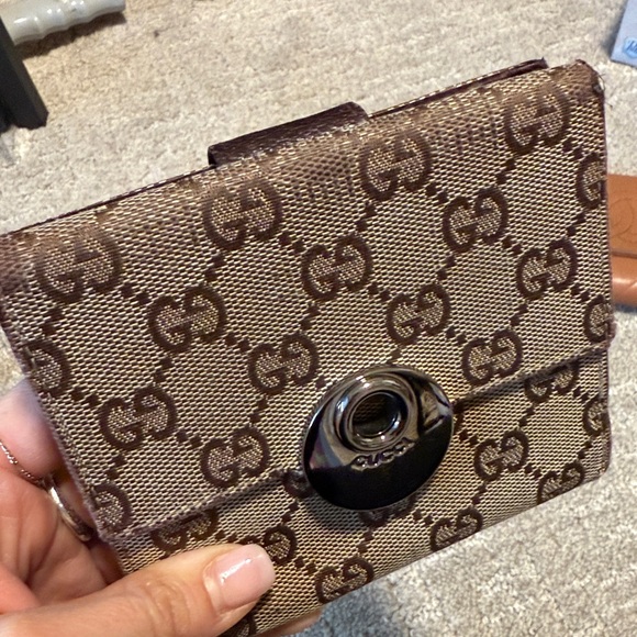 Gucci Brown Monogram Compact Wallet - Picture 2 of 10